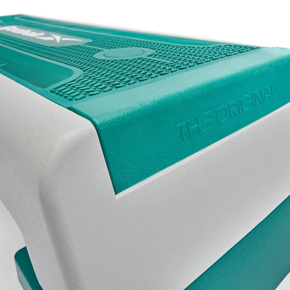 Reebok Step, teal-farben. Oberseite mit rutschfester Oberfläche. "THE ORIGINAL" Schriftzug.