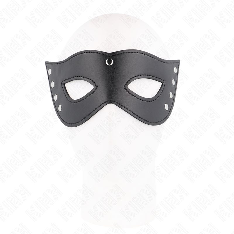 Schwarze Augenmaske mit Nieten. Zwei Augenöffnungen. Metallring oben. Auf weißem Hintergrund.