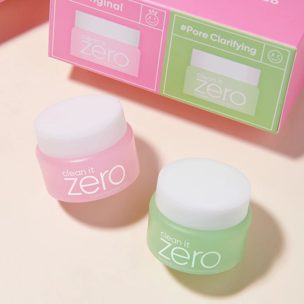 Zwei kleine Tiegel: einer rosa, einer grün, mit weißem Deckel. Beschriftung 'clean it zero'.