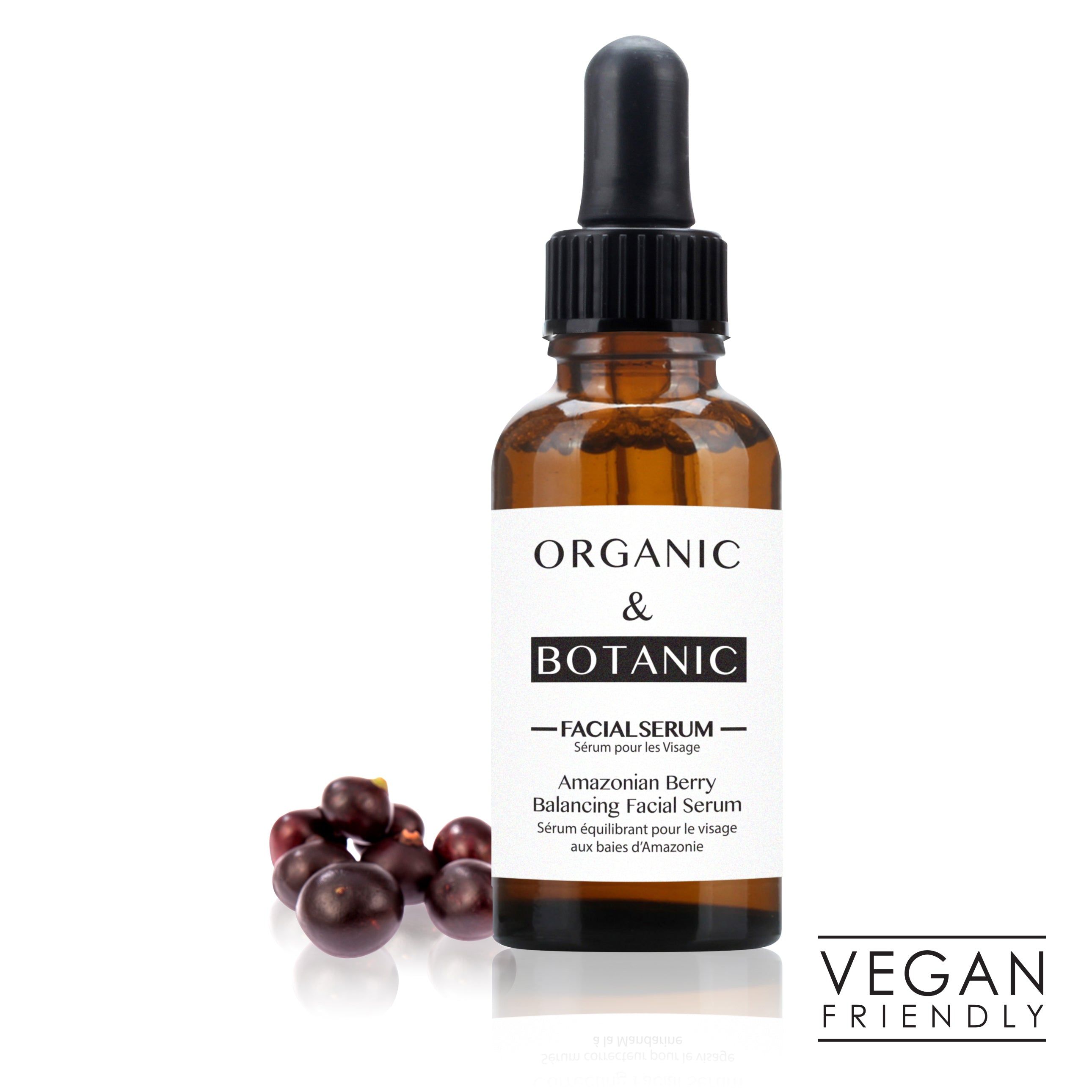Braune Glasflasche mit schwarzer Pipette. Etikett mit Produktnamen und Text. Aufschrift: Organic & Botanic Facial Serum. Vegan-Siegel.