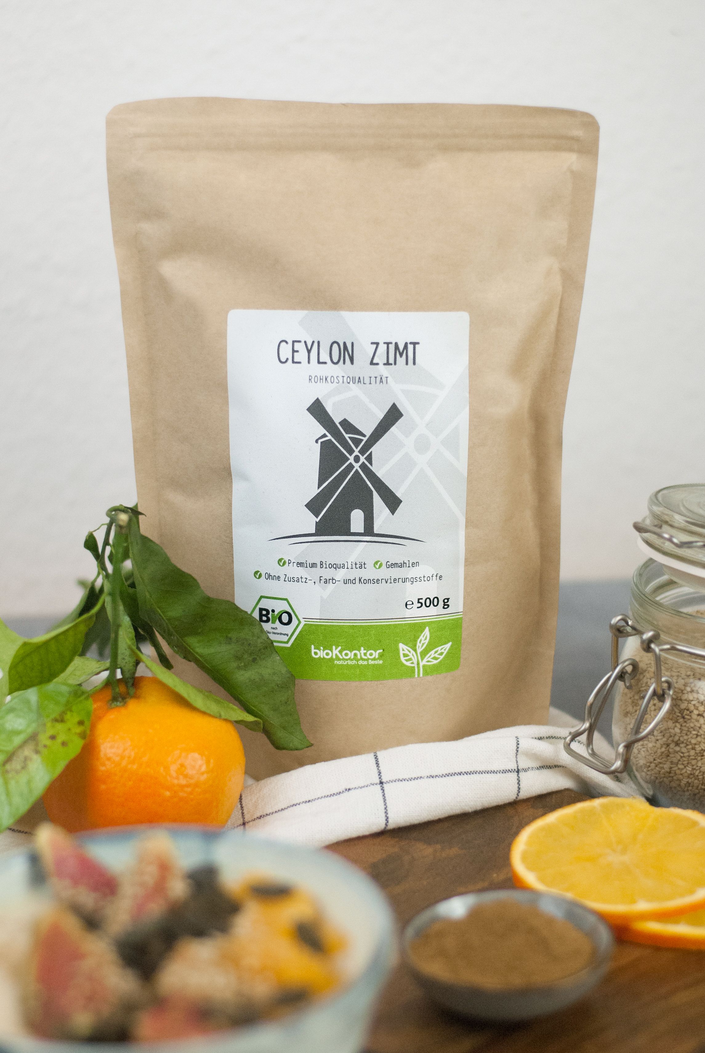 Bio Ceylon Zimt in einer Papiertüte mit Windmühlen-Logo, 500g.