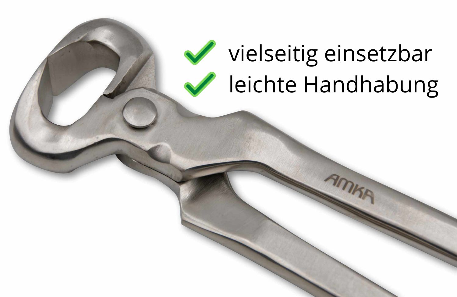 Nahaufnahme der Hufschneidezange. Vielseitig einsetzbar, leichte Handhabung. AMKA Logo. Grüne Haken.