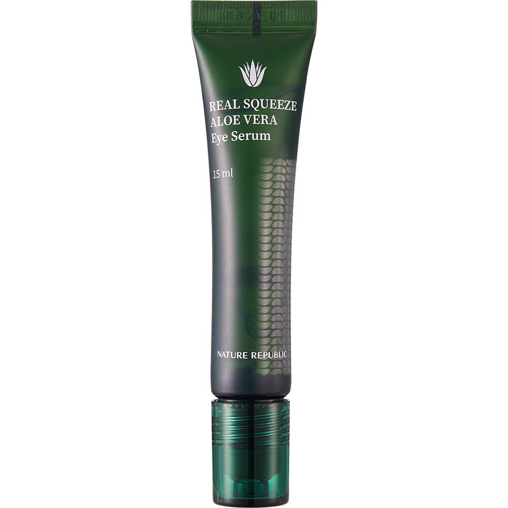 Grüne Tube mit Aufschrift 'REAL SQUEEZE ALOE VERA Eye Serum'. 15ml. Marke NATURE REPUBLIC. Grüner Deckel.