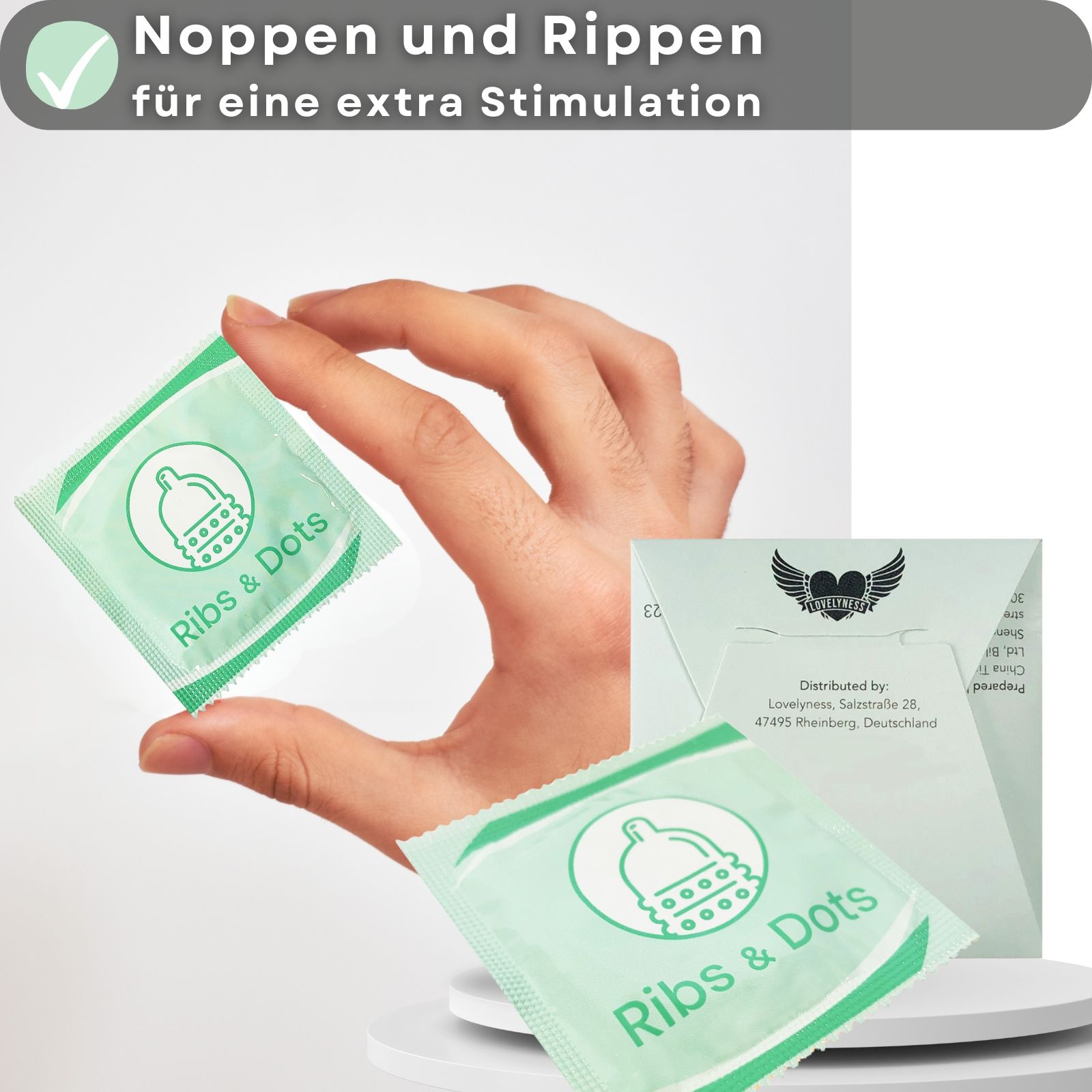Kondom-Verpackung. Aufdruck: Ribs & Dots. Logo: Flügelherz. Text: Extra Gleitgelschicht.