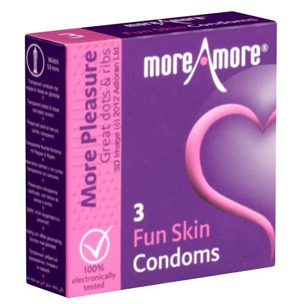 Verpackung mit Kondomen. Aufschrift: More Amore, Fun Skin Condoms. 3 Stück. Mit Punkten und Rippen. 100% elektronisch getestet.