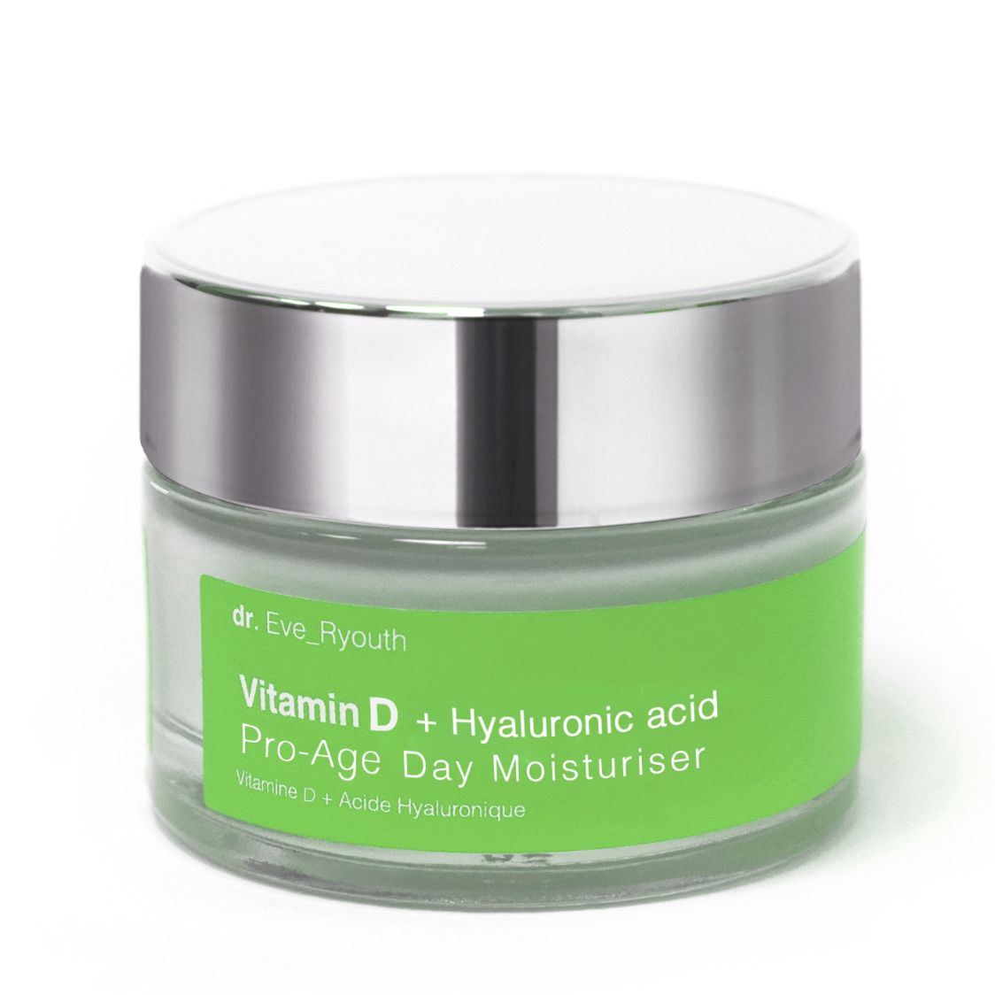 Glasbehälter mit silbernem Deckel und grünem Etikett. Aufschrift: Vitamin D + Hyaluronsäure Pro-Age Day Moisturiser.