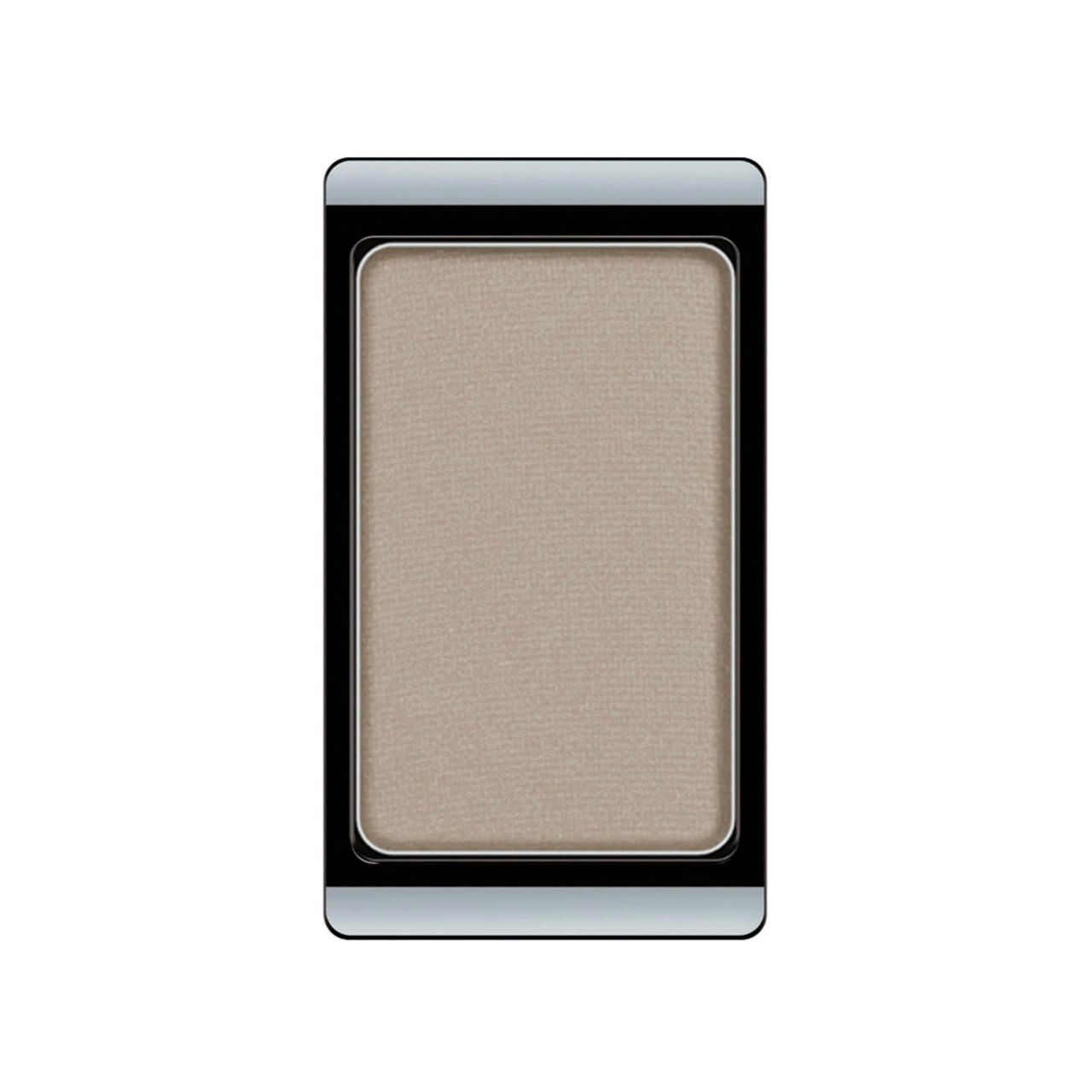 Lidschatten in rechteckiger Form. Beige Farbe, umgeben von schwarzem und silbernem Rahmen.