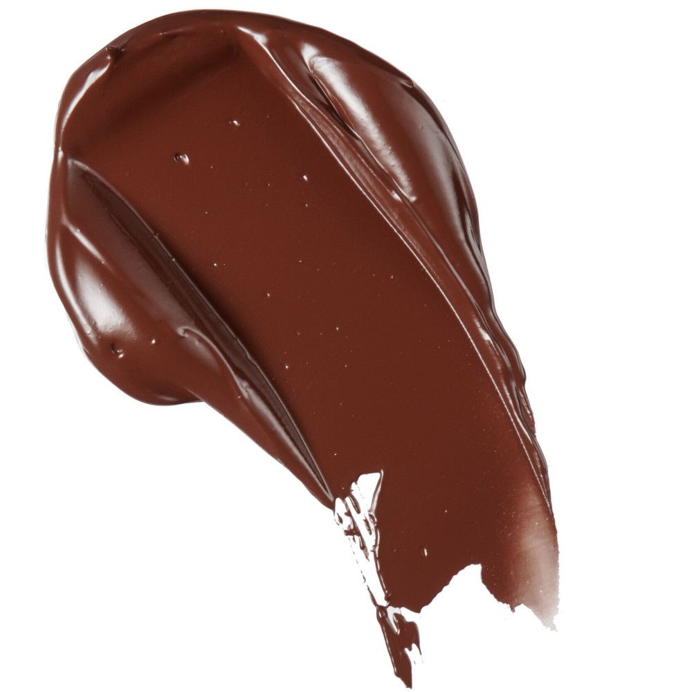 Brauner Concealer-Abstrich. Glänzende Textur. Auf weißem Hintergrund.