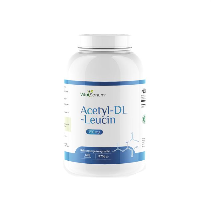 Weiße Flasche mit blauem Etikett. Aufschrift: VitaSanum Acetyl-DL-Leucin 750 mg. Grün-weiße Siegel.