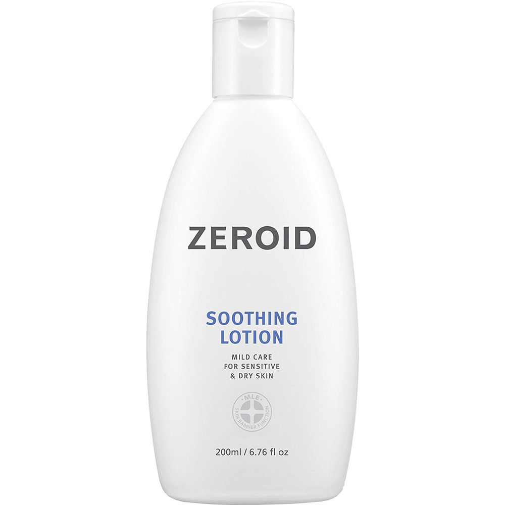 Weiße Flasche mit Klappverschluss. Aufschrift: ZEROID, Soothing Lotion. Für empfindliche Haut. 200ml/6.76 fl oz.