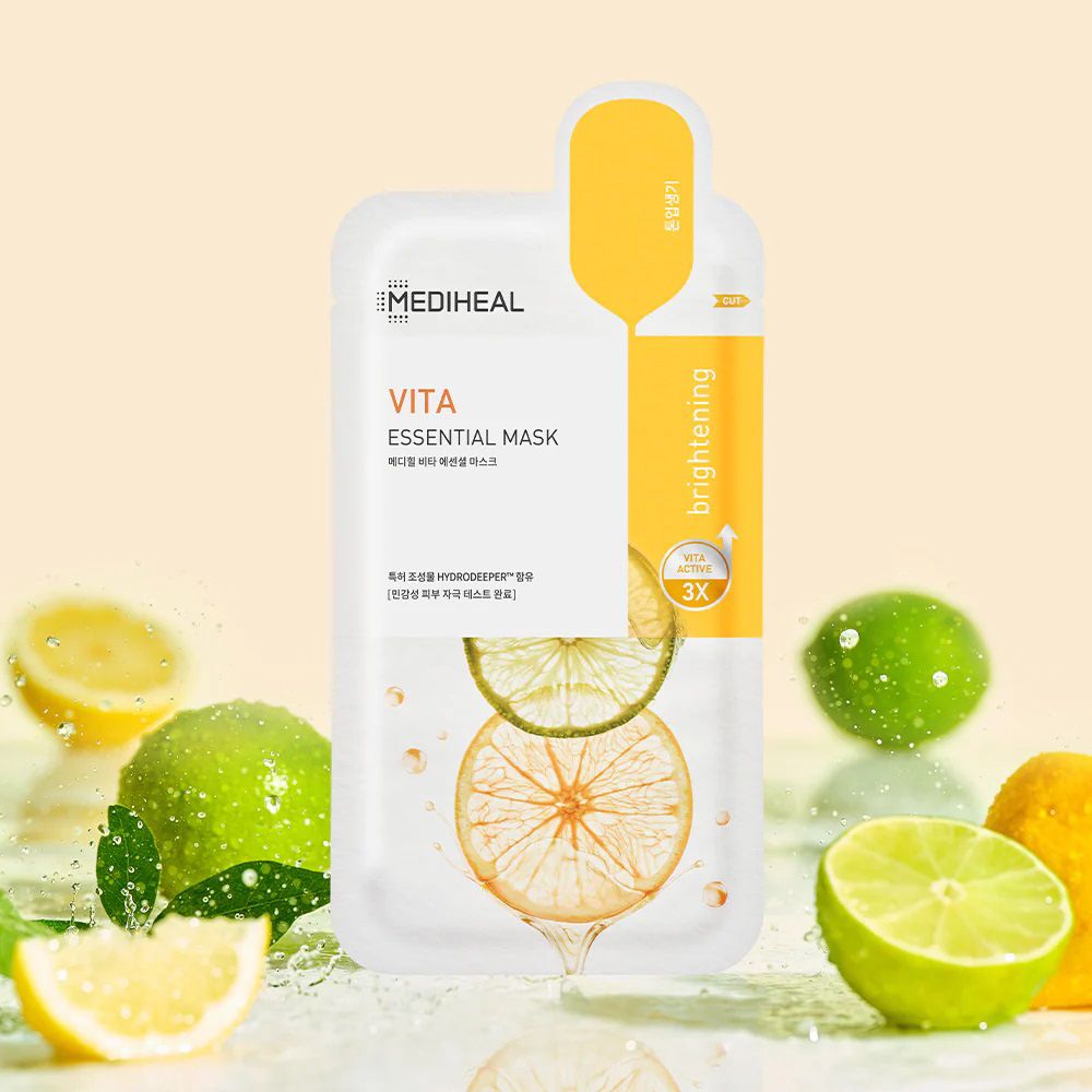 MEDIHEAL Vita Essential Gesichtsmaske. Weiße Verpackung, gelber Akzent. Zitrusfrüchte im Hintergrund. Text: Vita Essential Mask, brightening.
