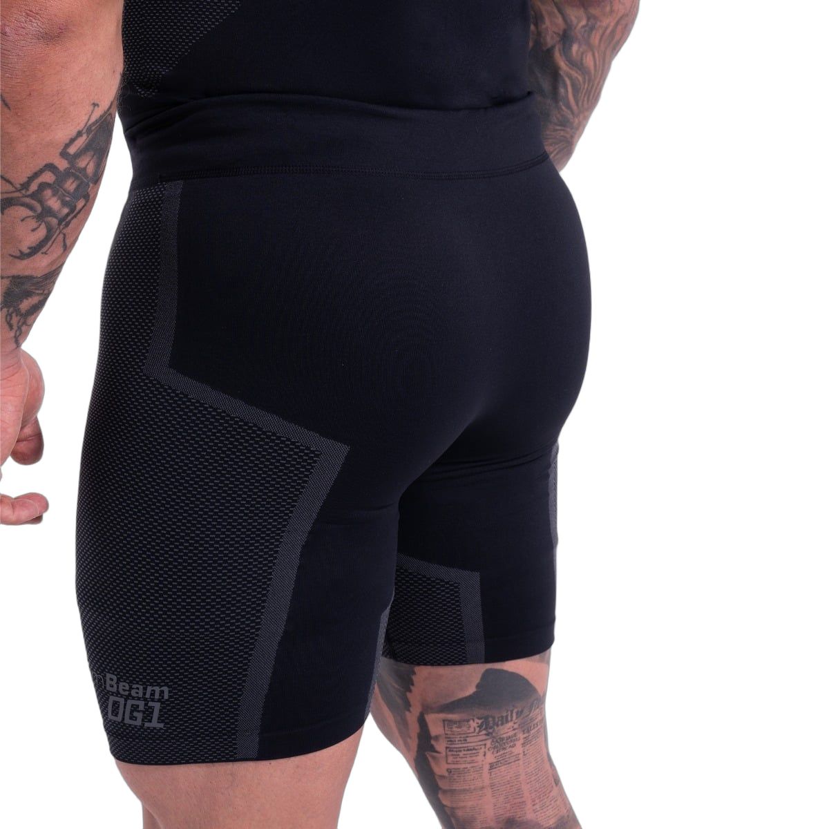 Detailansicht Herren Shorts, schwarz, nahtlos, mit Logo 'GymBeam OG1'.
