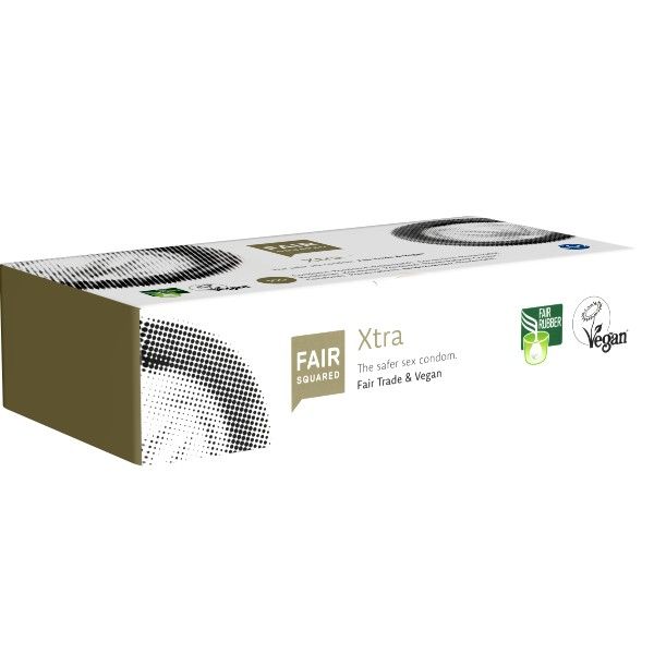 Verpackung von Fair Squared Xtra Kondomen. Weißer Karton mit Logo, Produktname und Siegeln. Vegan und Fair Trade.