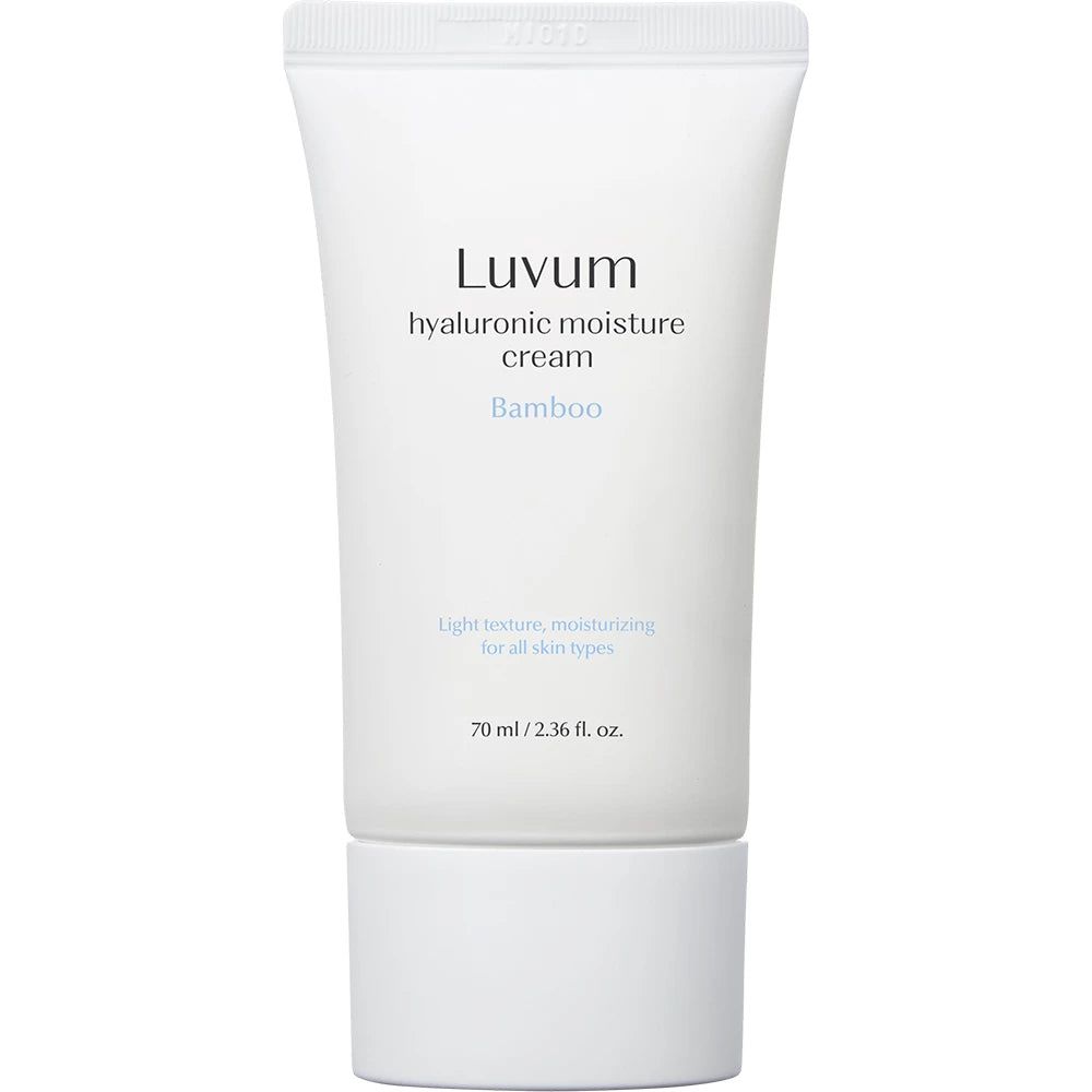 Weiße Tube mit LUVUM-Schriftzug, Hyaluronsäure Feuchtigkeitscreme, Bambus. 70 ml/2.36 fl. oz. Textur für alle Hauttypen.