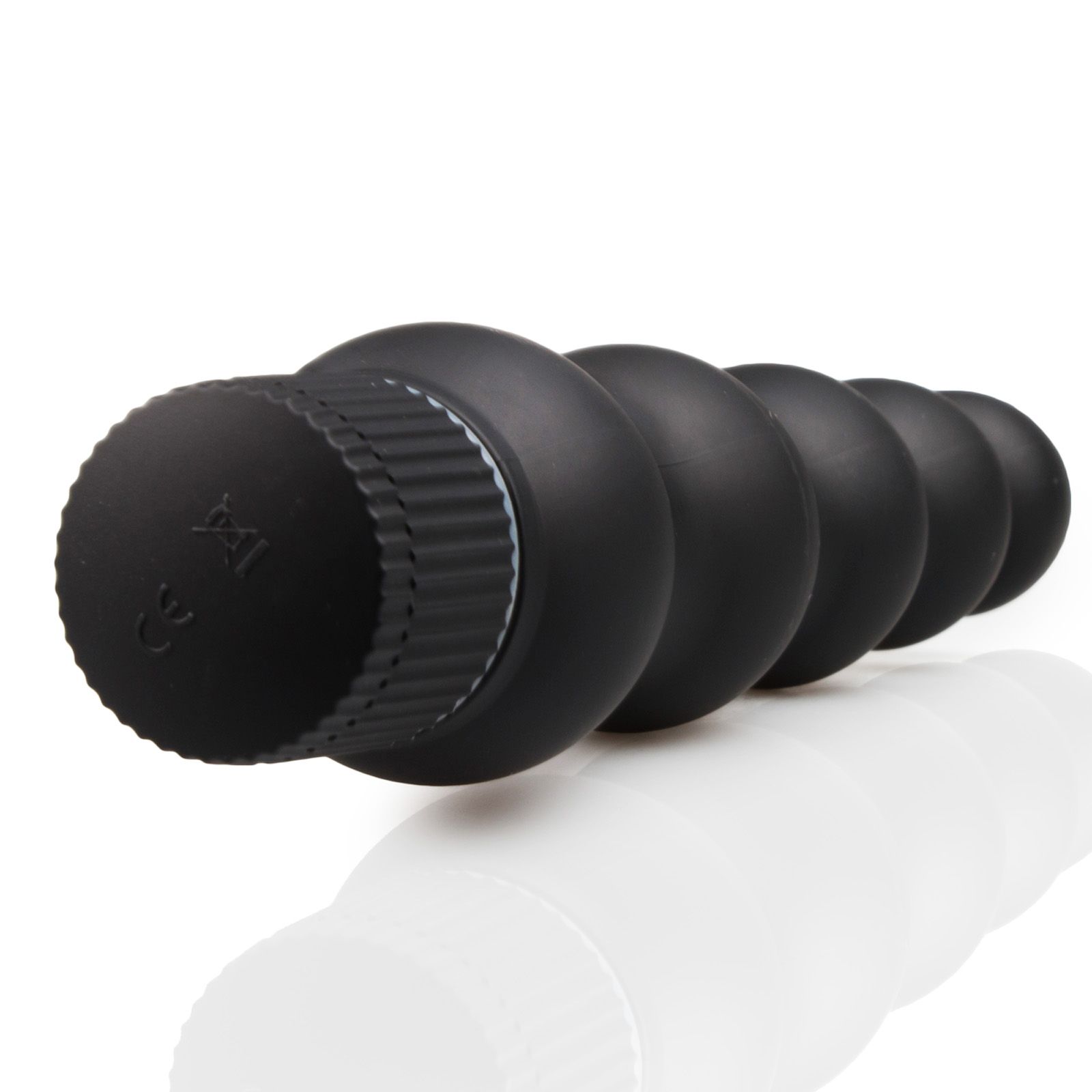 Schwarzer Vibrator aus Kunststoff. Seitliche Ansicht. Mehrere Kugeln und geriffelter Basis. CE-Zeichen.