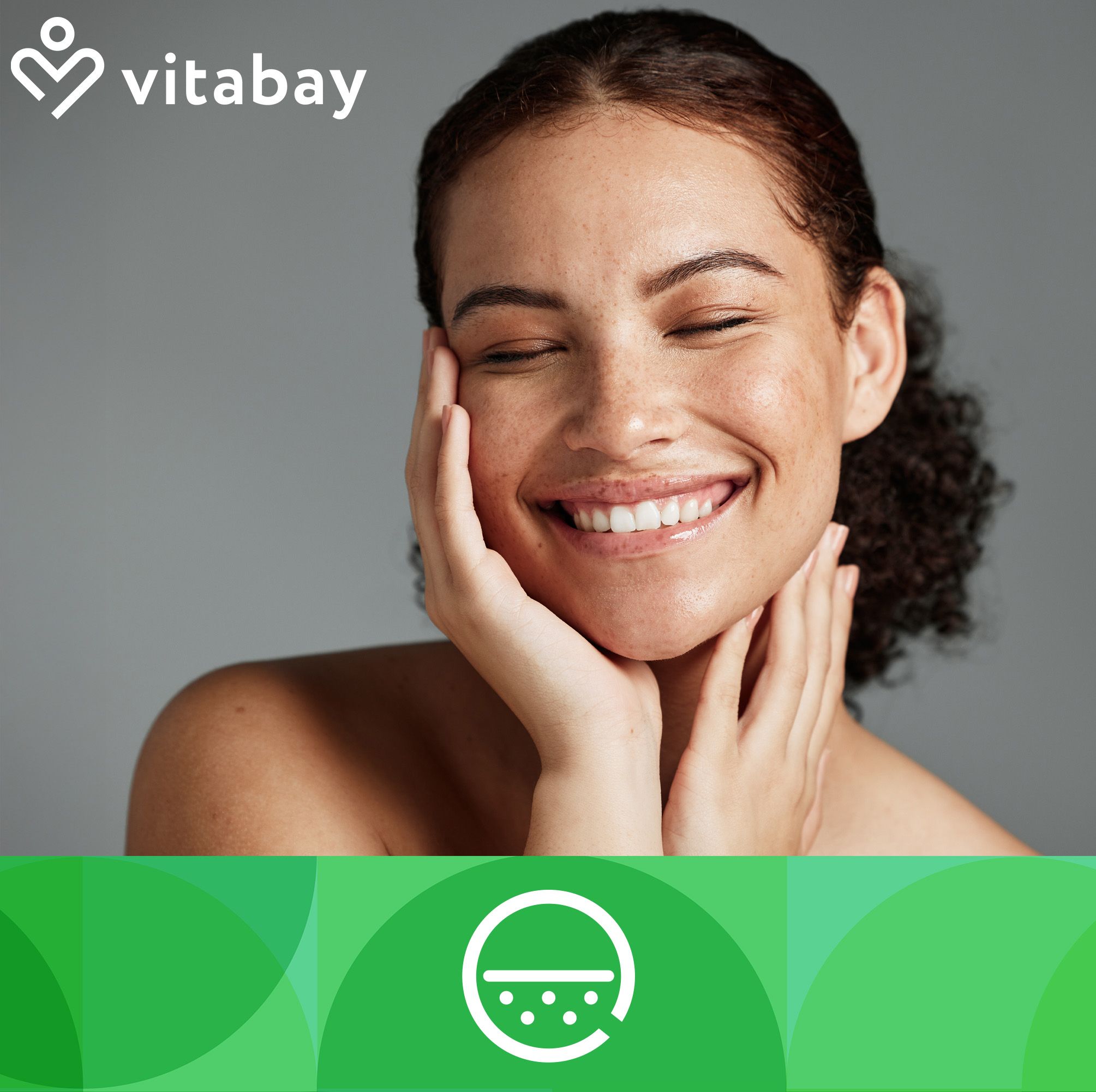 Frau mit geschlossenen Augen, Hände im Gesicht. Logo Vitabay. Grüner Hintergrund mit weißem Symbol.