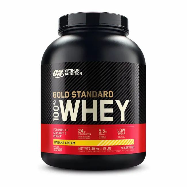 Schwarzer Behälter mit rotem Etikett. Aufschrift: Gold Standard 100% Whey, Banana Cream. Enthält 76 Portionen.