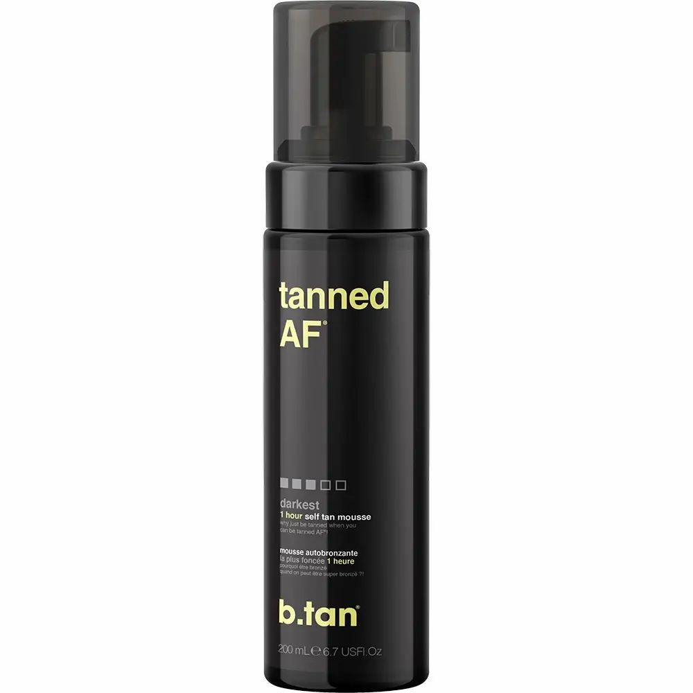 Dunkle Flasche mit Pumpspender für 'tanned AF' Selbstbräunungs-Mousse. 200 ml.