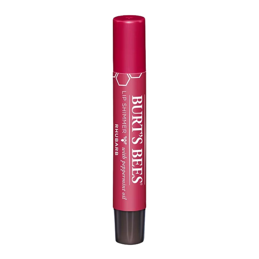 Lippenstift mit roter Kappe. Aufschrift: BURT'S BEES Lip Shimmer Rhubarb mit Pfefferminzöl. Dunkelbrauner Stift.