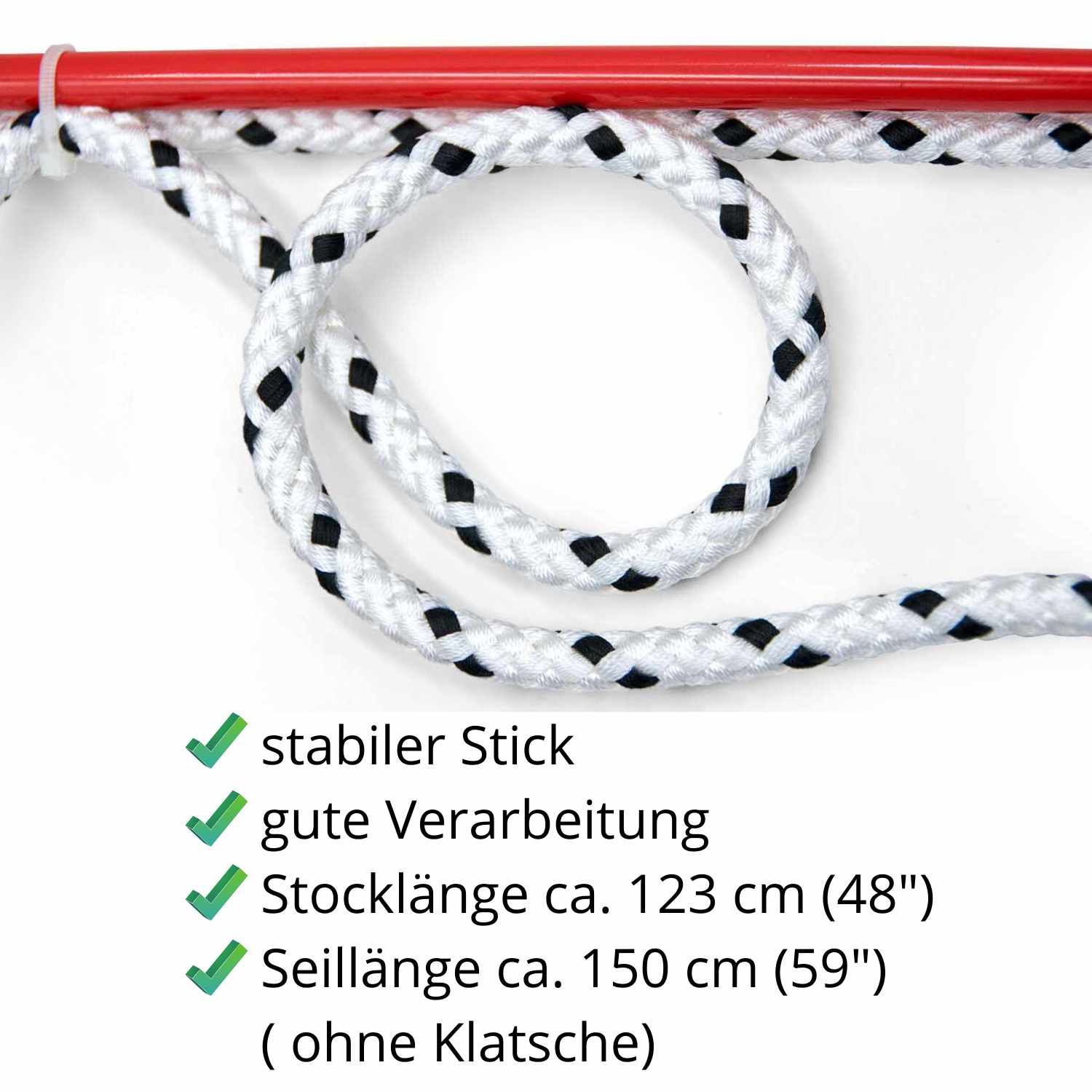Nahaufnahme des Seils eines Reitsticks. Weißes Seil mit schwarzen Punkten, roter Stab.