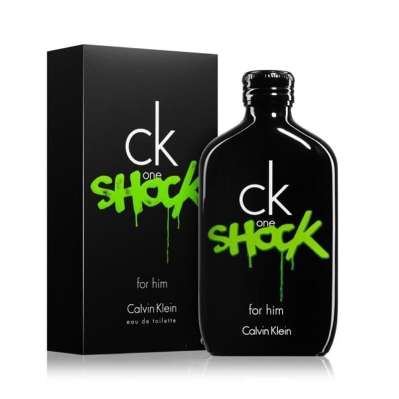 Schwarze Flasche und Schachtel mit grünem "SHOCK"-Schriftzug. "ck one", "for him" und Calvin Klein sind sichtbar.