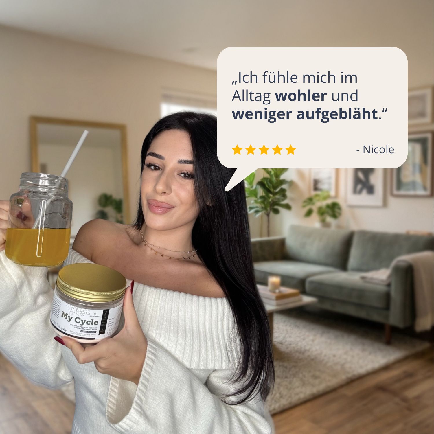 Frau hält Produkt und Getränk. Zitat einer zufriedenen Kundin über gesteigertes Wohlbefinden und weniger Blähungen.