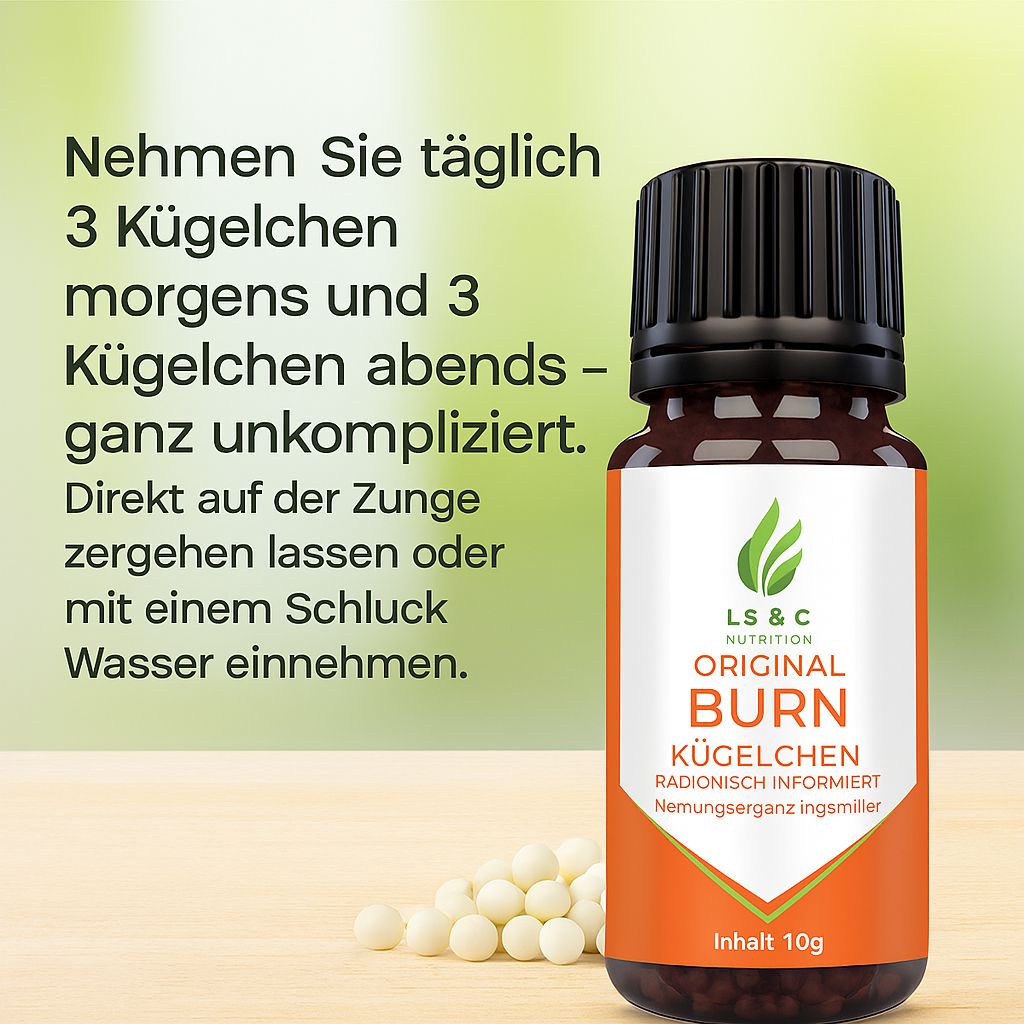 Braune Glasflasche mit Etikett und Produktinformationen. Daneben Kügelchen.