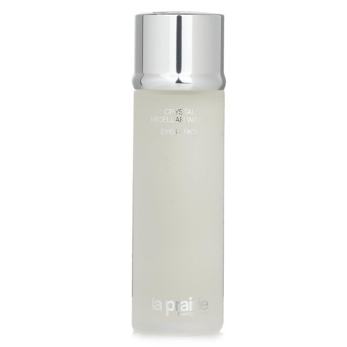Zylindrische Flasche mit silbernem Deckel. Aufschrift: Crystal Micellar Water, Eyes Face. Marke: la prairie.