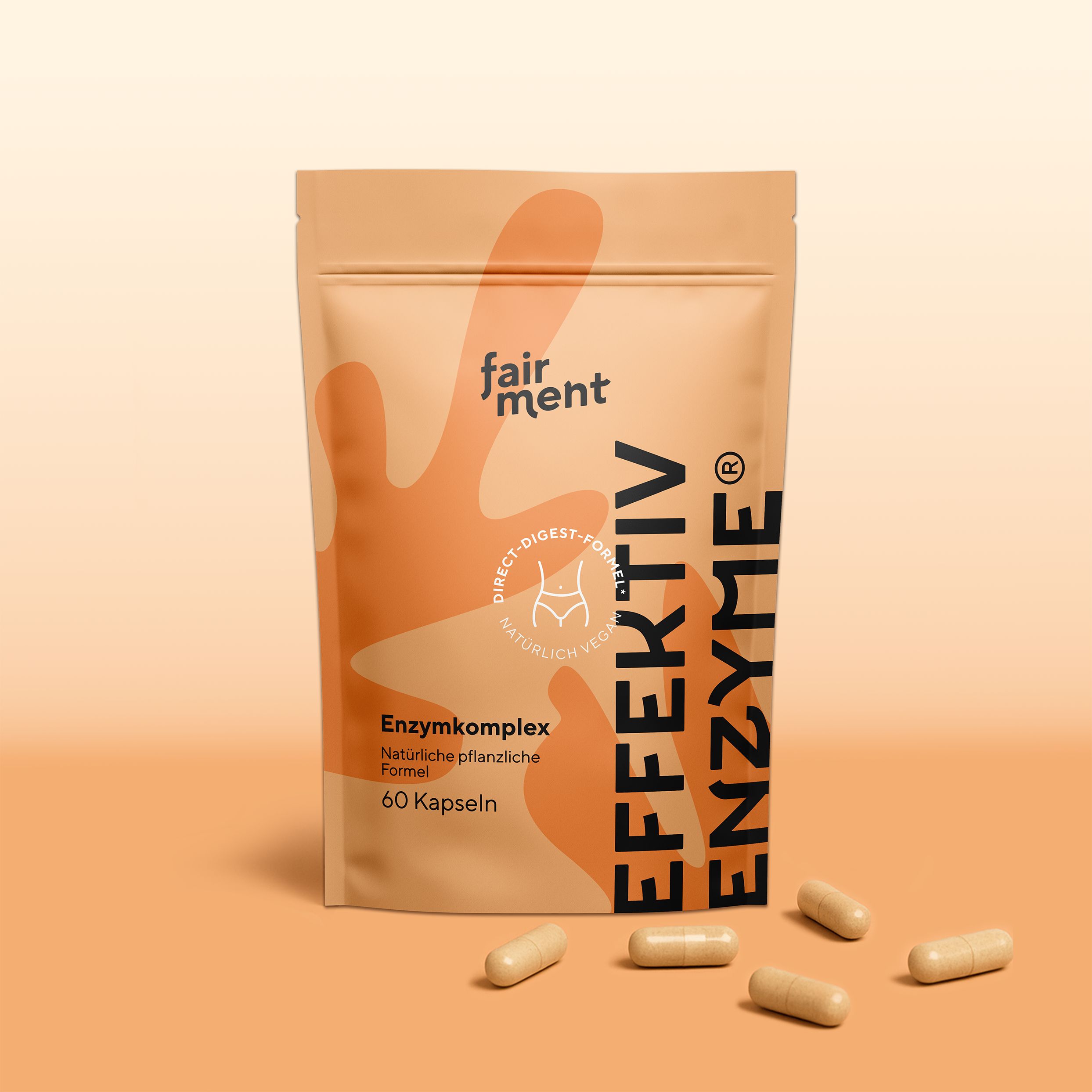 Beige Standbeutel mit Produktaufdruck. Enthält Kapseln. Aufdruck: Fairment, Effektiv Enzyme, Enzymkomplex, 60 Kapseln.