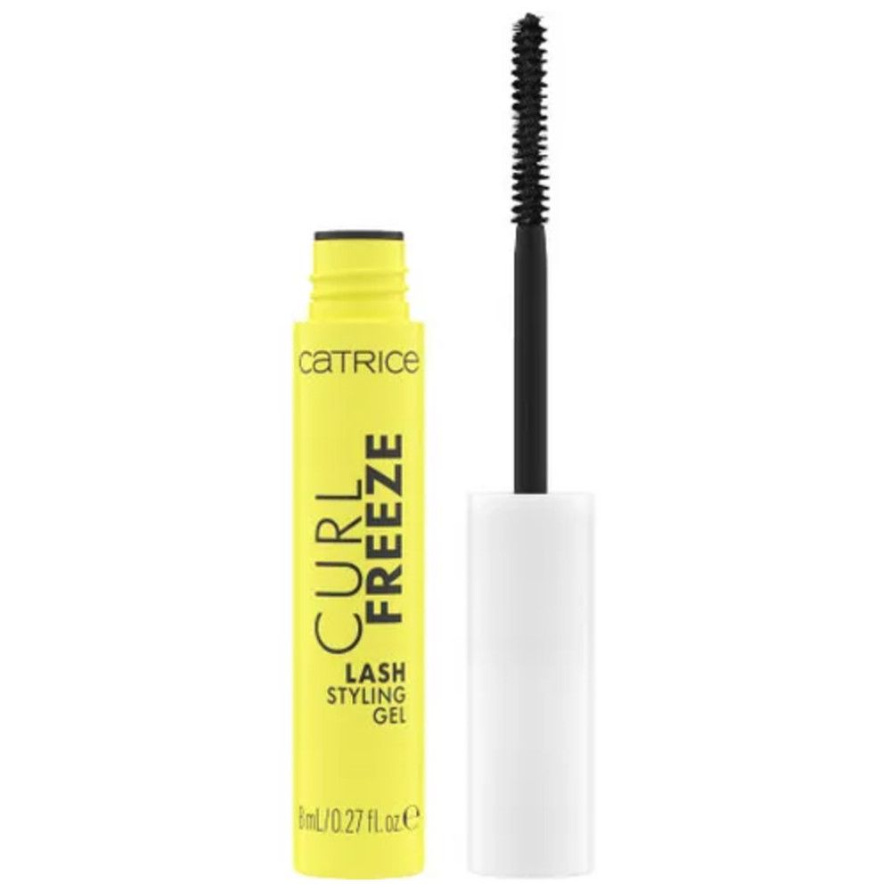 Gel-Tube mit geöffnetem Deckel und Bürste. Gelbe Tube mit schwarzem Schriftzug: CATRICE, CURL FREEZE, LASH STYLING GEL. 8 ml.