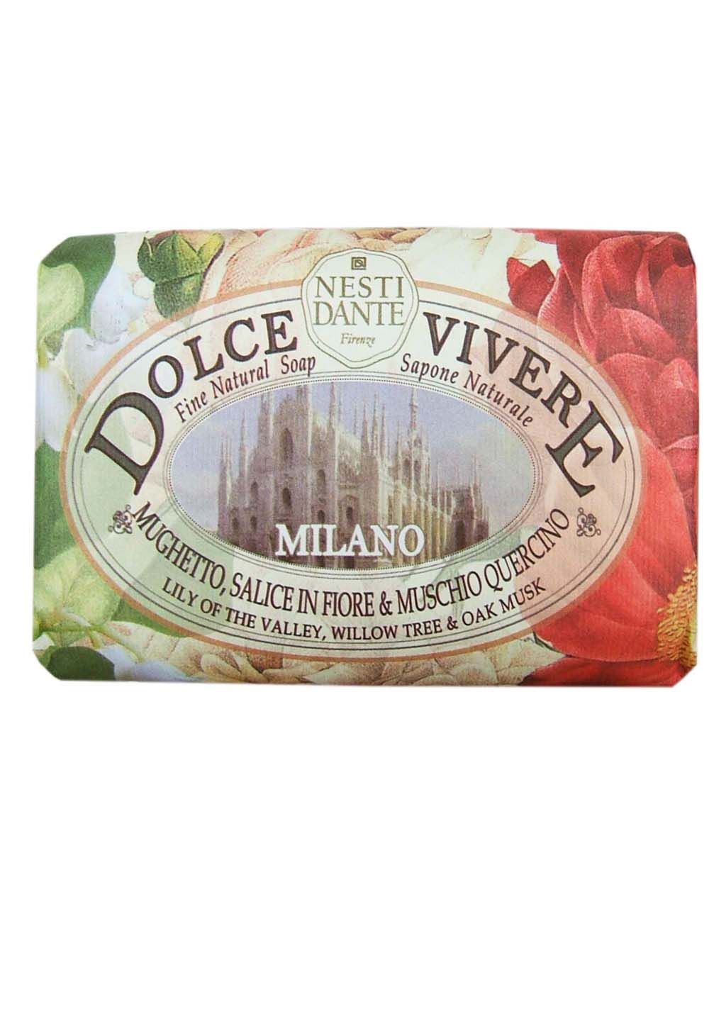 Seife mit floralem Design. Aufschrift: Dolce Vivere, Milano. Enthält Lilie, Weide und Eichenmoos. Marke: Nesti Dante.