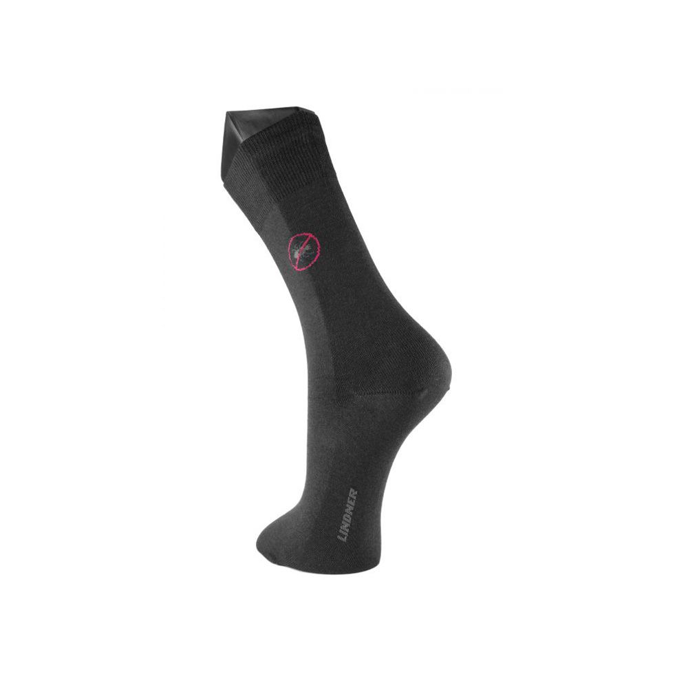 Dunkelgraue Socke mit rotem Zecken-Symbol. LINDNER-Schriftzug am Schaft. Schwarzer Zehen- und Fersenbereich. Knielang.