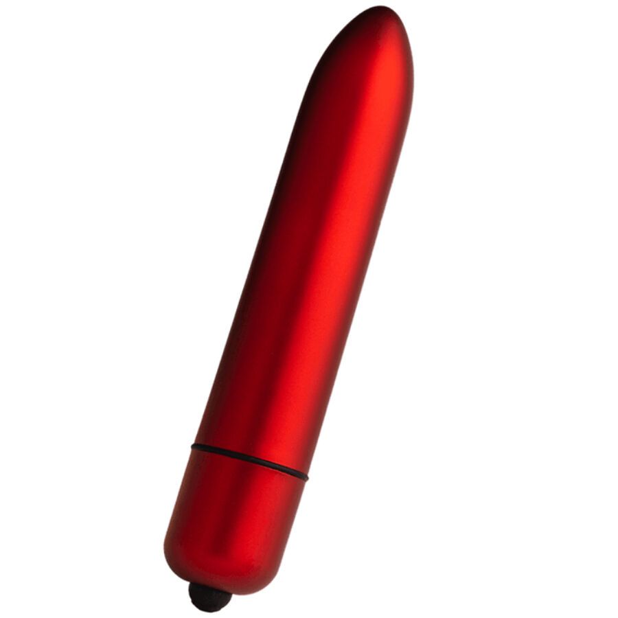 Roter Vibrator, zylindrisch, abgerundete Spitze, schwarzer Knopf. Auf weißem Hintergrund, schräg.