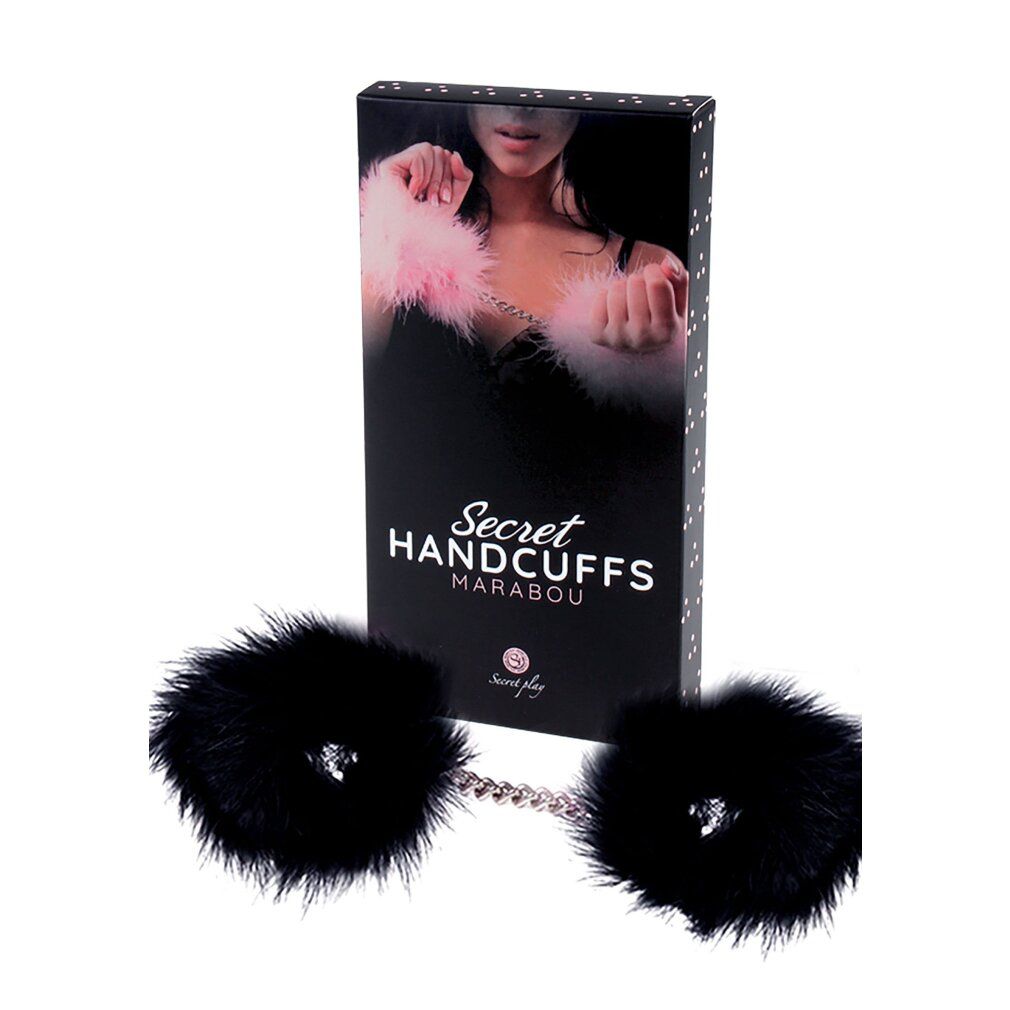 Schwarze Handfesseln mit Federbesatz und Kette. Verpackung mit Produktname: Secret Handcuffs Marabou. Secret Play Logo.