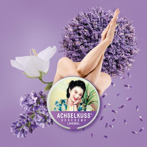 ACHSELKUSS Deocreme Lavendel: Dose umgeben von Lavendelblüten, Blättern und einer stilisierten Frau.