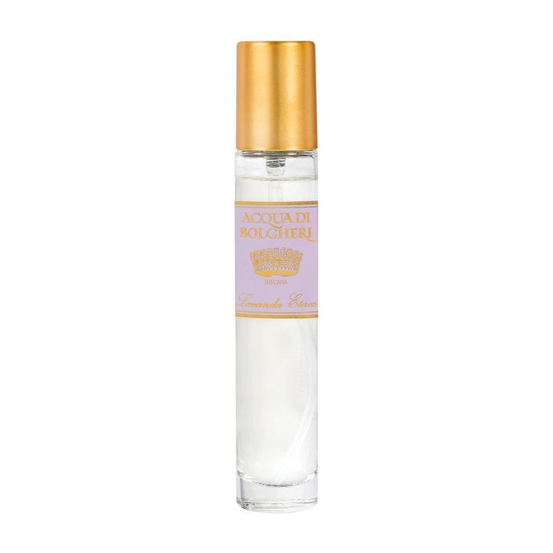 Zylindrische Glasflasche mit goldfarbenem Deckel. Aufschrift: Acqua di Bolgheri, Lavendel. Lila Etikett mit goldener Krone.