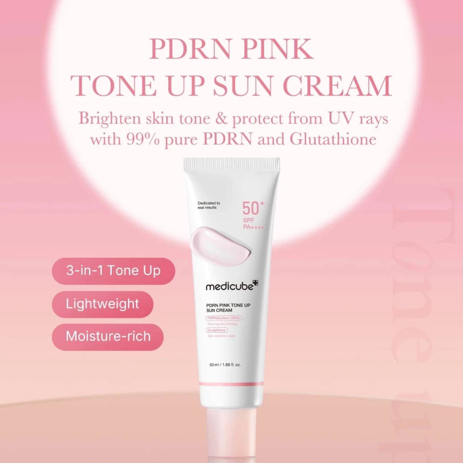 Creme-Tube mit Produktnamen und SPF 50+. Rosa Farbton. Text: 3-in-1 Tone Up, Lightweight, Moisture-rich.
