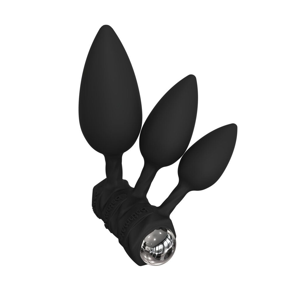 Drei schwarze Anal-Plugs mit tropfenförmigen Köpfen, verbunden mit einem Vibrator. Silberfarbener Vibrator.