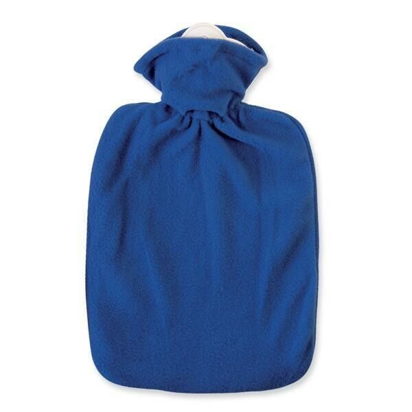 Blaue Fleece-Wärmflaschenhülle. Mit Verschluss am Hals. Oben weißer Verschluss.