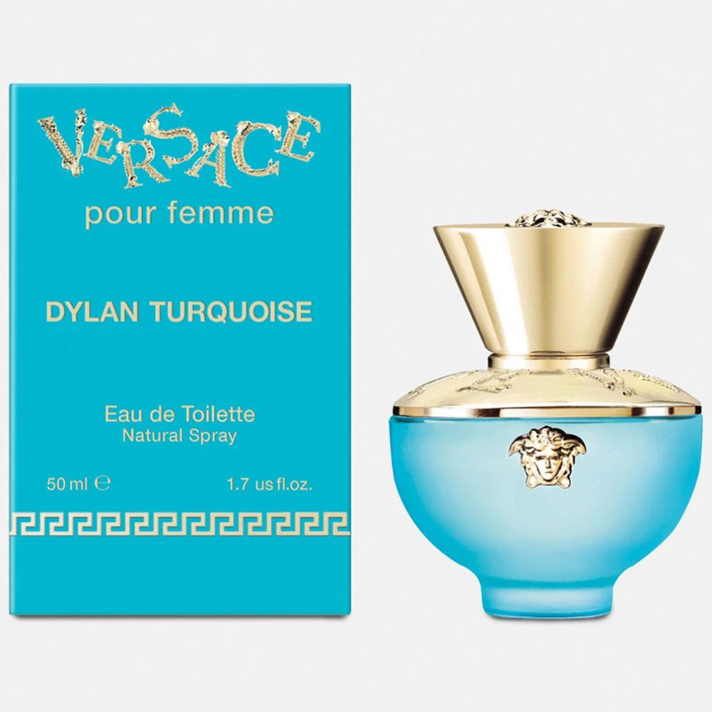 Türkisfarbener Flakon mit goldfarbenem Verschluss und Verpackung. Aufschrift: Versace Dylan Turquoise.