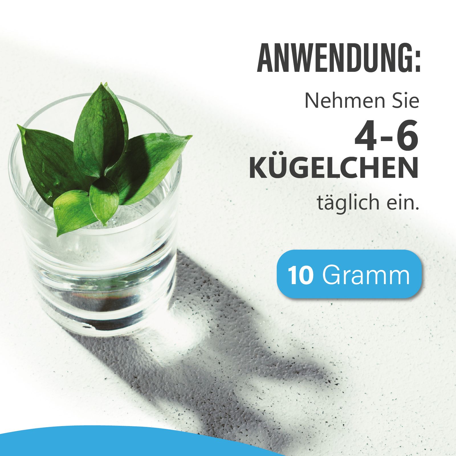 Glas mit Wasser und grünen Blättern. Text: Nehmen Sie 4-6 Kügelchen täglich ein. Blaue Box mit Text: 10 Gramm.