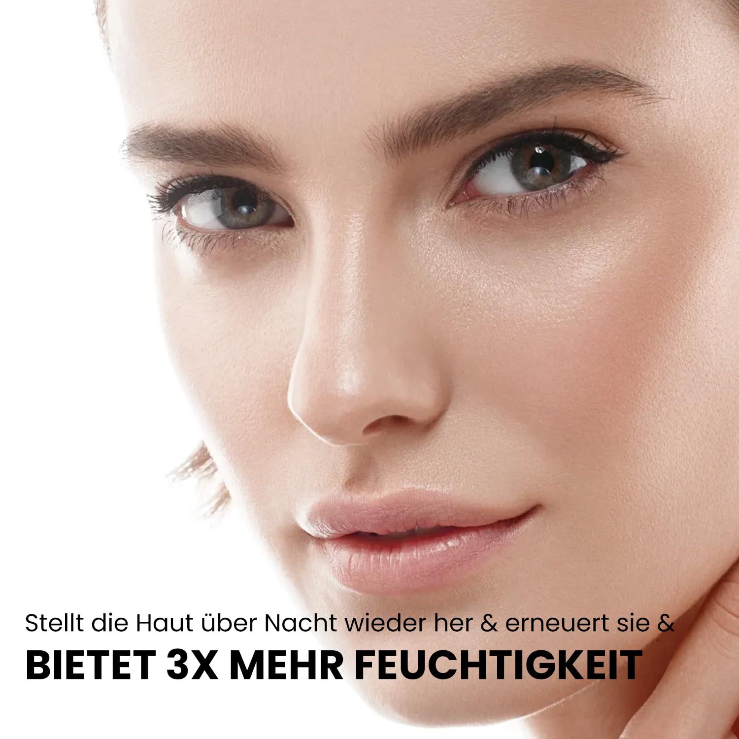Nahaufnahme eines Gesichts. Text: Stellt die Haut über Nacht wieder her & erneuert sie & bietet 3X mehr Feuchtigkeit.