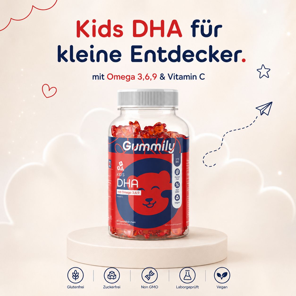 Gummily Kinder DHA Gummibärchen auf einem Podest, umgeben von Wolken und Flugzeugen.