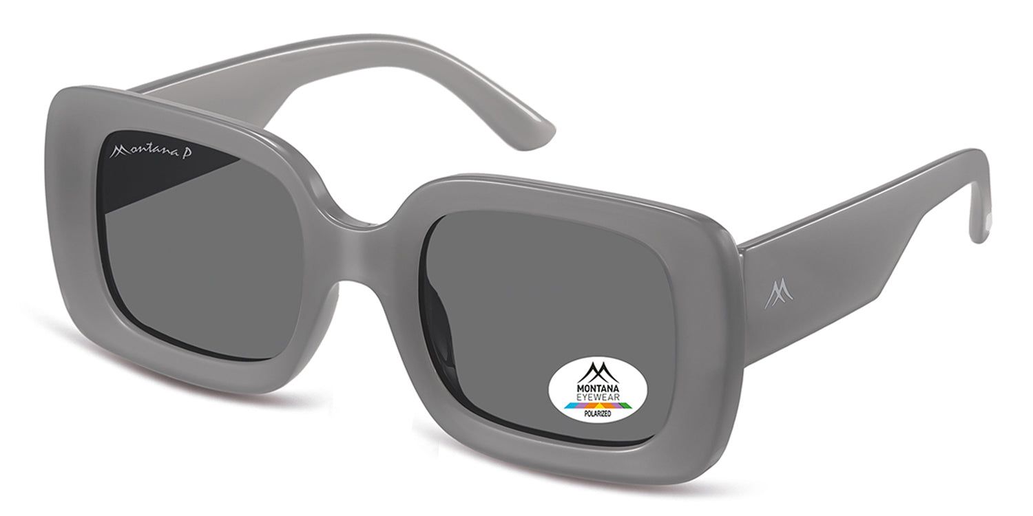Graue Sonnenbrille, schräg von vorne. Rechteckige Gläser, Montana Eyewear Logo und Polarisationsaufkleber.