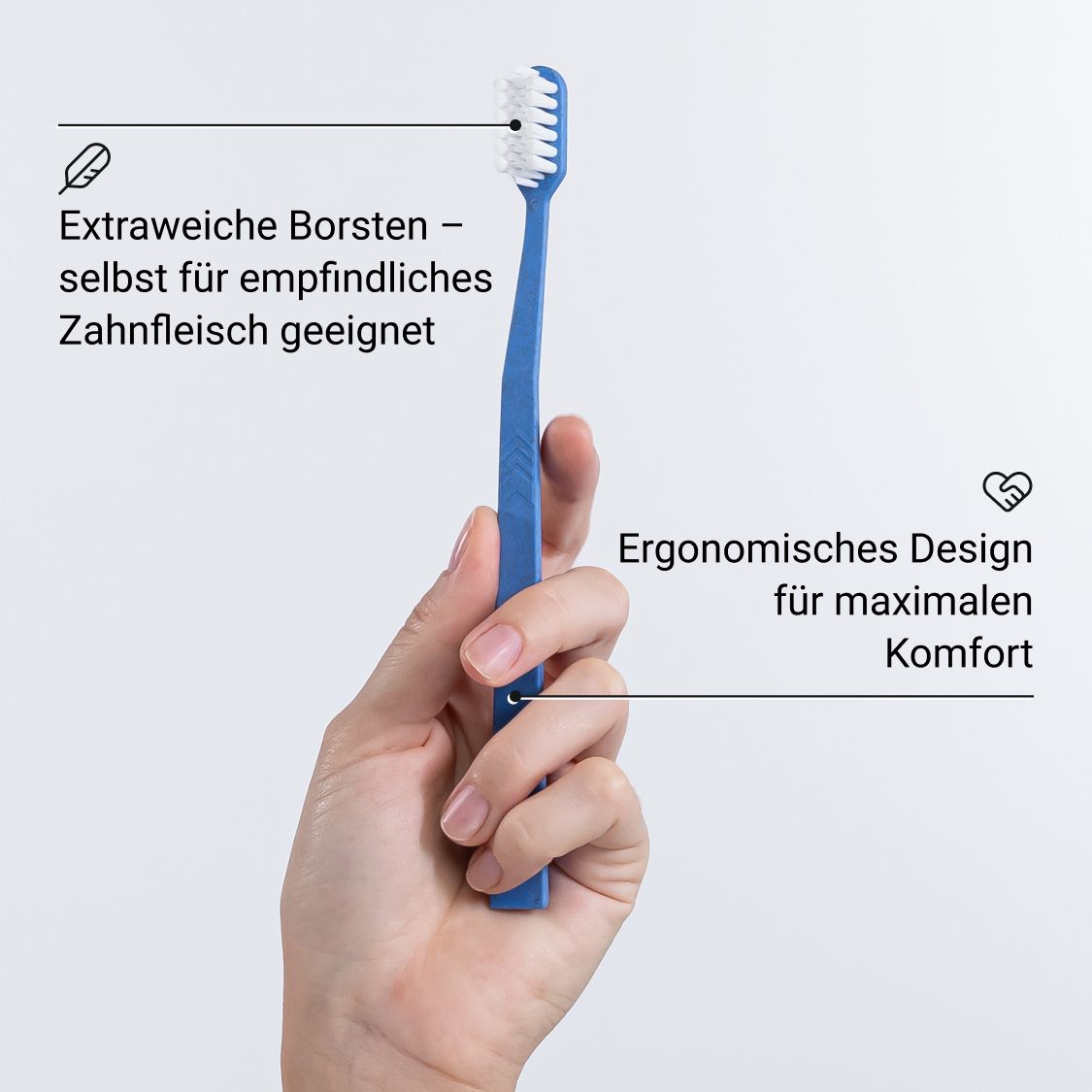 Blaue Zahnbürste mit Text: Extraweiche Borsten, ergonomisches Design.