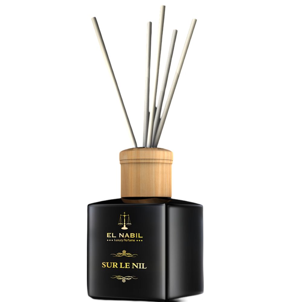 Schwarzer Duftdiffusor mit Holzdeckel und Stäbchen. Aufschrift: El Nabil, Sur Le Nil. Goldene Schrift.