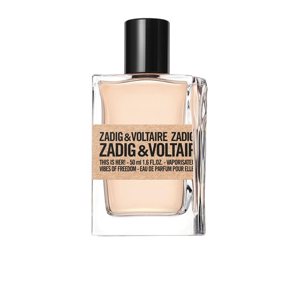 Zadig & Voltaire This is Her! Vibes Of Freedom Edp Spray. Rechteckiger Flakon mit schwarzem Verschluss. Beige Etikett mit Text.