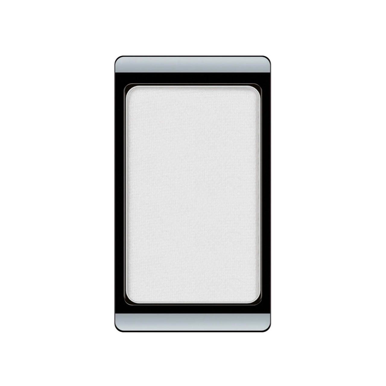 Artdeco Lidschatten Mattfarben. Rechteckige, weiße Lidschatten-Palette in schwarzem Gehäuse mit silberfarbenem Rand.