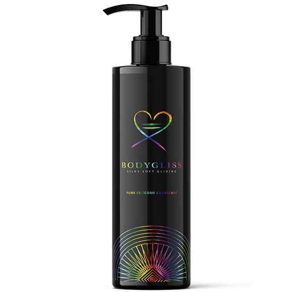 Eine schwarze Flasche BodyGliss Silikon-Gleitmittel mit Pumpe. Das Etikett zeigt ein farbenfrohes Herz-X-Logo, den Markennamen und die Aufschrift "Silky Soft Gliding". Unten befindet sich ein Regenbogenmuster. Die Flasche enthält reines Silikon-Gleitmittel.