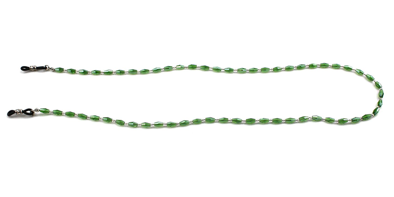 Grüne Brillenkette mit ovalen Perlen und silberfarbenen Verbindungen. Schwarze Brillenhalterungen an beiden Enden.